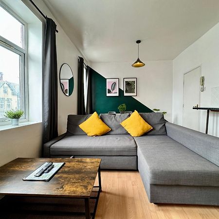 Space For Groups, 10 Mins From Queen St! Кардифф Экстерьер фото