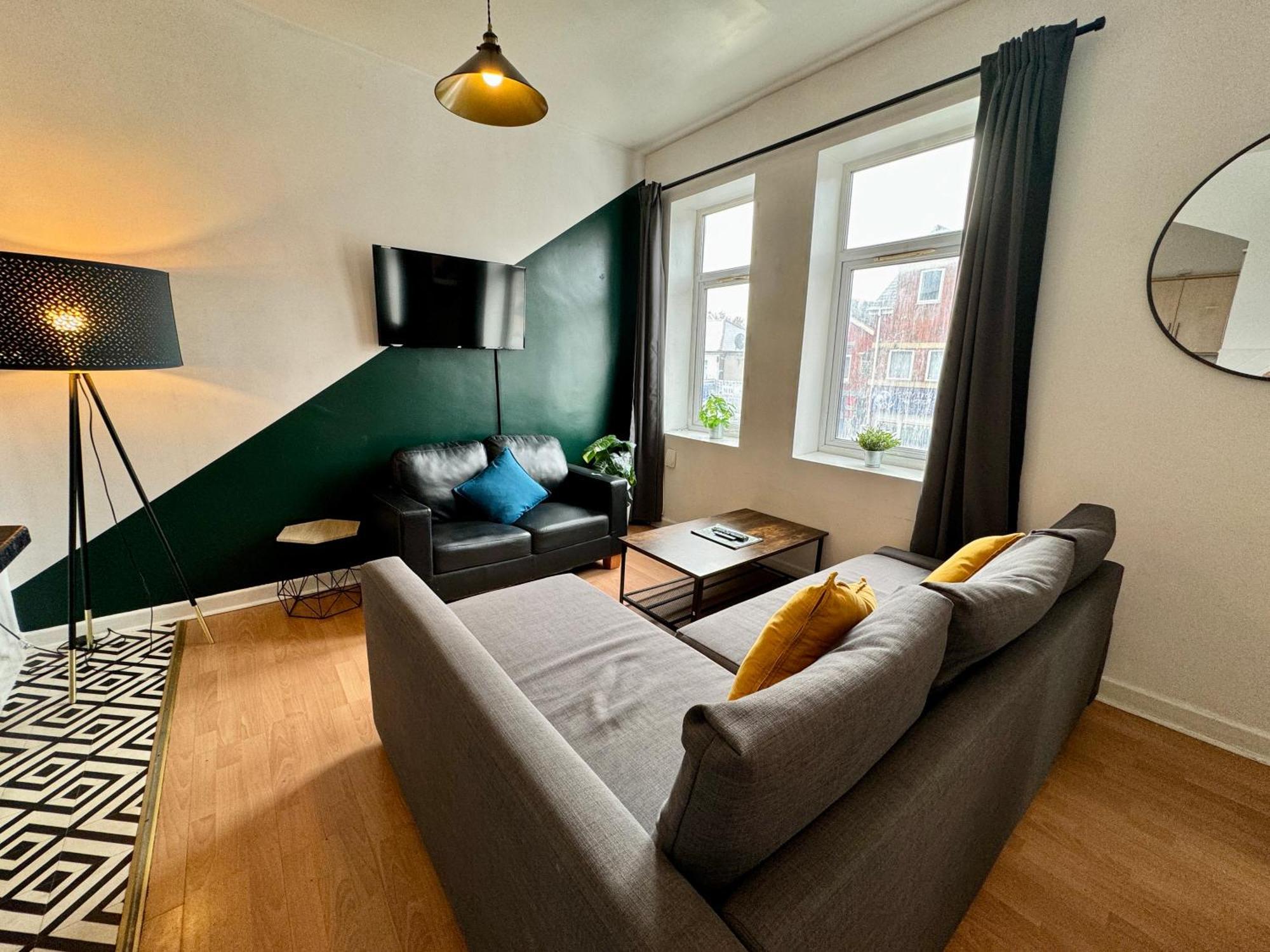Space For Groups, 10 Mins From Queen St! Кардифф Экстерьер фото