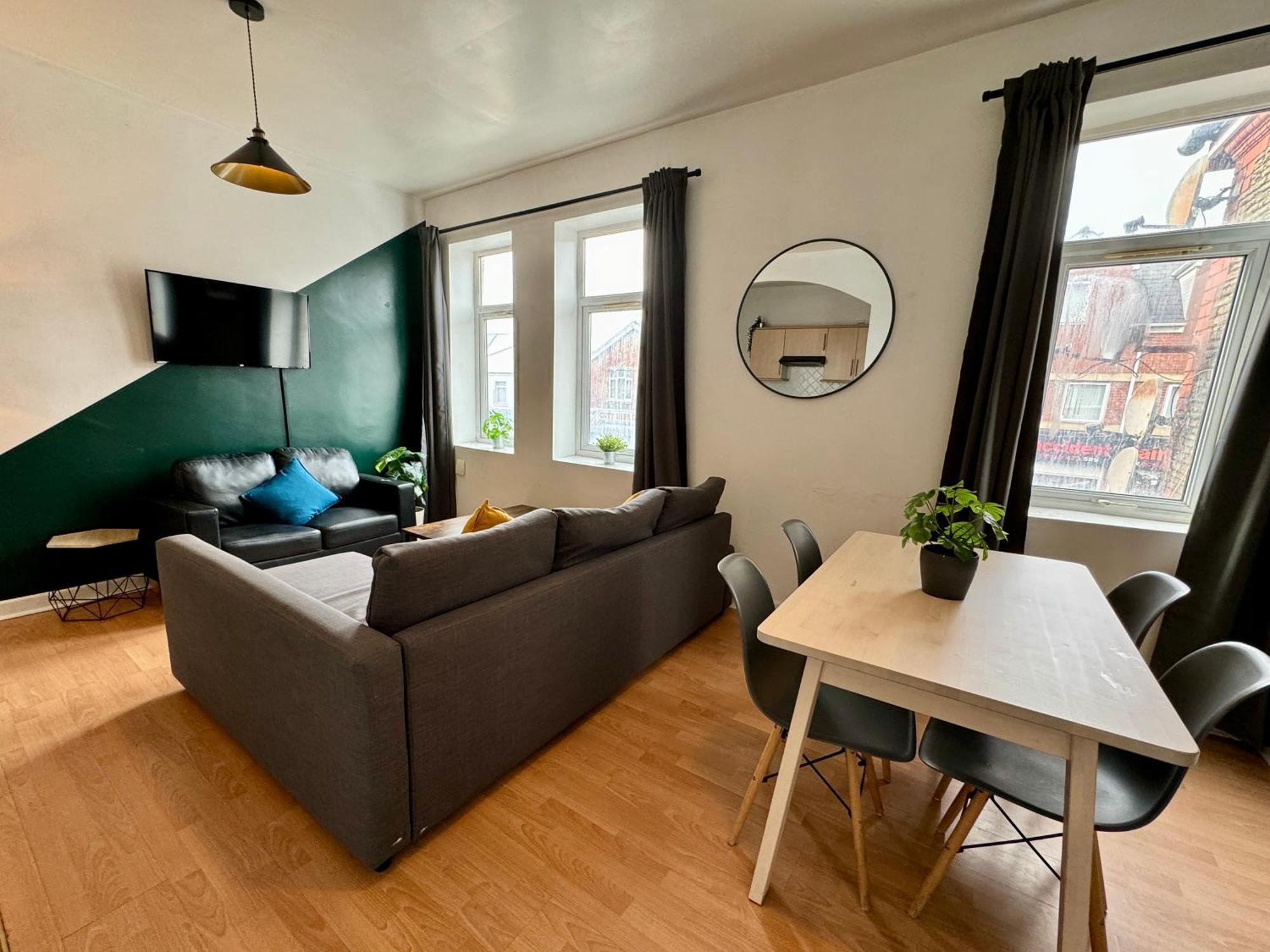 Space For Groups, 10 Mins From Queen St! Кардифф Экстерьер фото